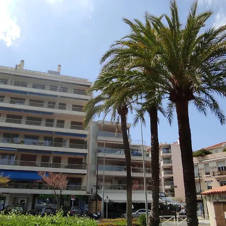 Apartman Les Allees Du Cap-2 By Interhome