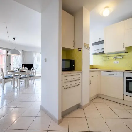 Apartman Les Allees Du Cap-2 By Interhome