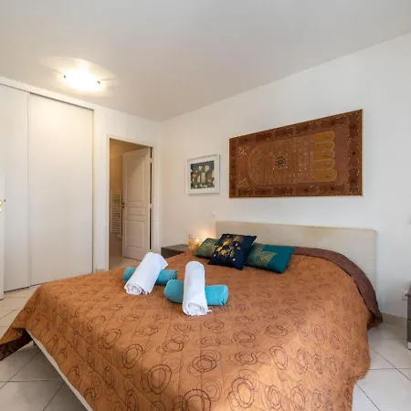 Apartman Les Allees Du Cap-2 By Interhome *