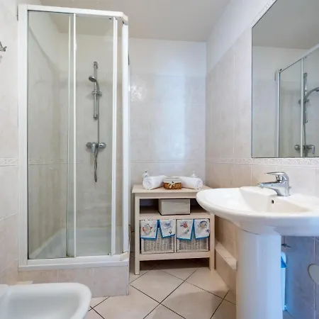 Apartman Les Allees Du Cap-2 By Interhome